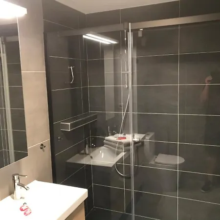 Marcenac 45 M2, Jardin, Parking, Wifi, Netflix Sete