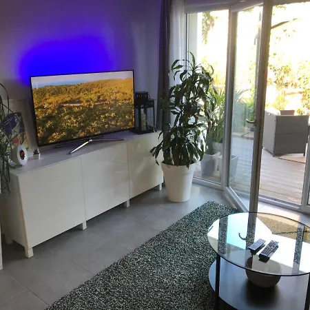 Marcenac 45 M2, Jardin, Parking, Wifi, Netflix Apartment *