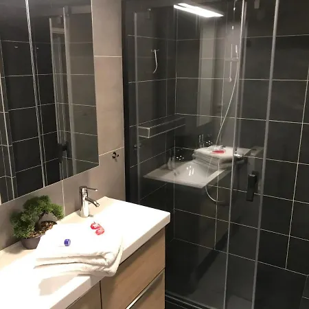 Marcenac 45 M2, Jardin, Parking, Wifi, Netflix Apartment *