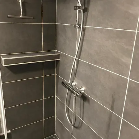 Marcenac 45 M2, Jardin, Parking, Wifi, Netflix Sete