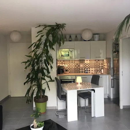 Marcenac 45 M2, Jardin, Parking, Wifi, Netflix * Sete